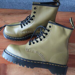 Dr. Martens Airwair 9 Smooth Leather Platform Combat Boots Iconic Grunge Edgy